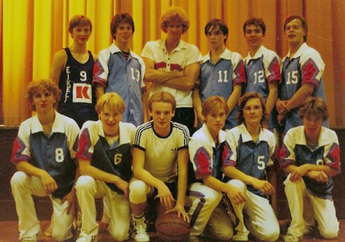 Eikelis juniorag i 1981. De dominerte yngre årsklasser og i løpet av 5-6 år hadde de en vinn/tap på 80/4 (ifølge Arnstein Friling). Legg spesielt merke til Nils Kristoffersens lett arrogante attitude øverst til høyre; det er vel sånn vinnere ser ut.