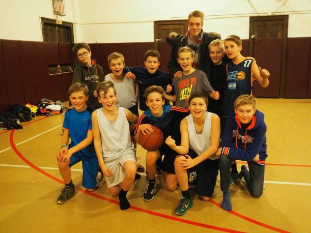 Hvor? I kjelleren på baptistkirken i New York. Gjensyn med Simon!