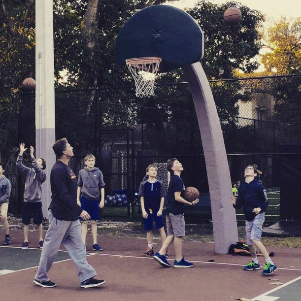 Gjensyn med Rob Fodor før kamp på Everglades High School, en av de råeste skolene vi har sett.