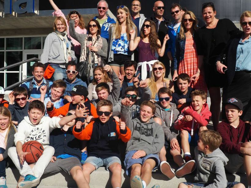 Glad gjeng utenfor American Airlines Arena, hjemmebanen til Miami Heat.