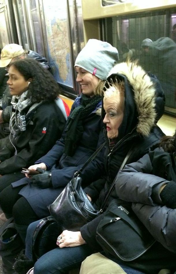 På subwayen i New York treffer du de underligste mennesker – også noen med alternative frisyrer...
