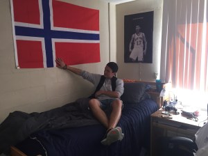 Her er det ikke rare plassen, men det er i hvert fall aldri tvil om hvor Anders kommer fra.